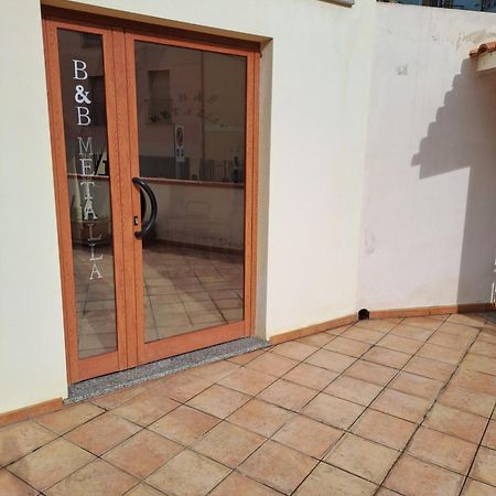B&B Metalla Iglesias Luaran gambar
