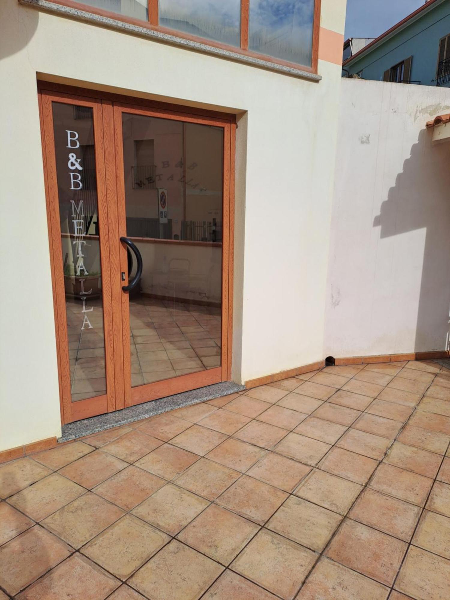 B&B Metalla Iglesias Luaran gambar